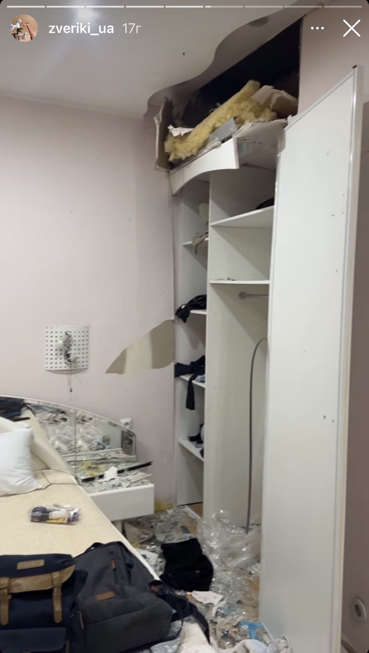 &quot;Скло застрягло в стінах&quot;: мешканка Харкова показала розгромлену квартиру після обстрілу РФ (відео)